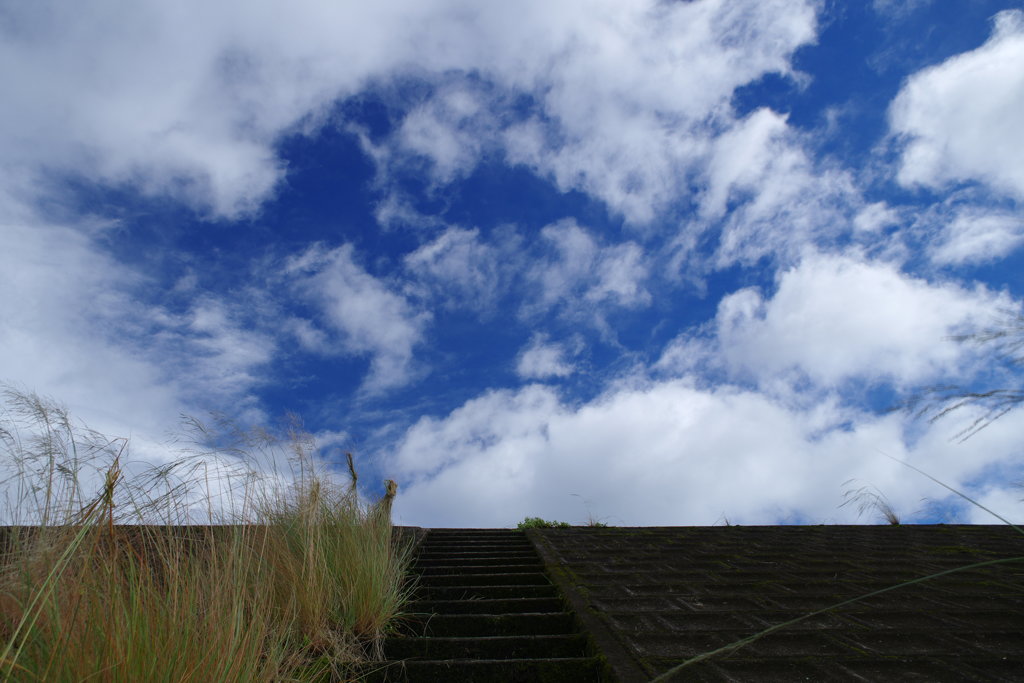 空と階段