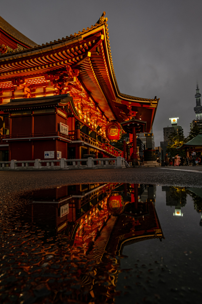 浅草寺・雨の日