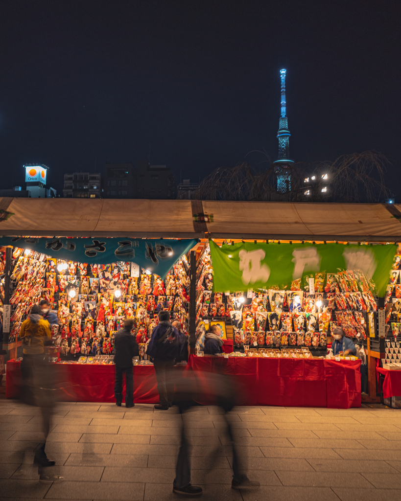 年末の浅草寺の羽子板市