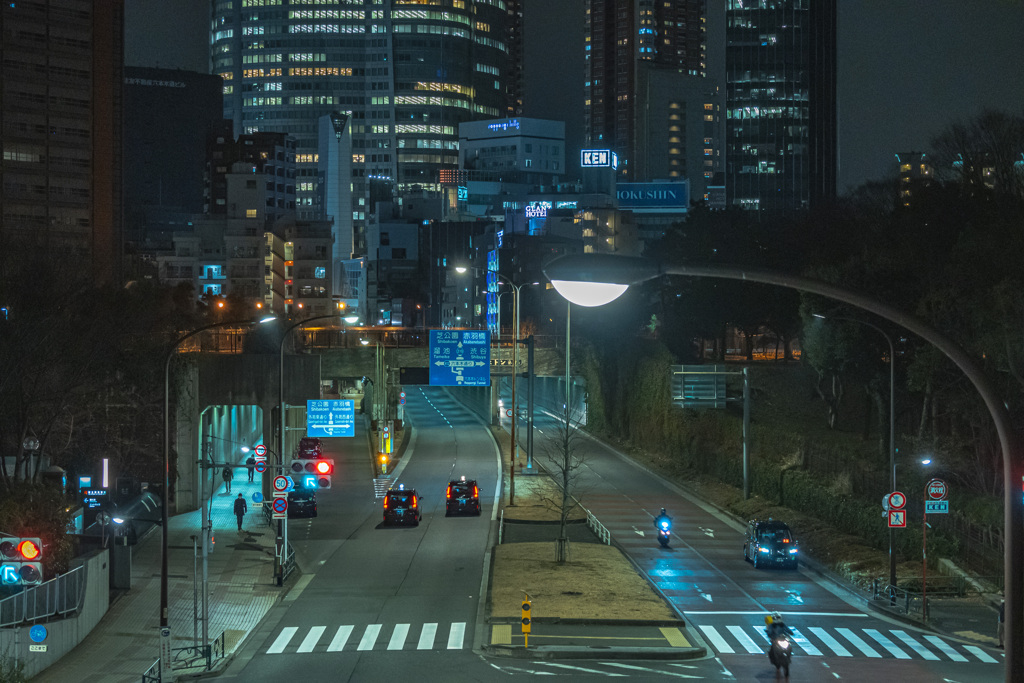 六本木ヒルズに続く道