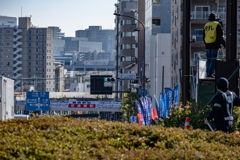 選手まもなく通過します