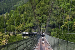 R168号復路道草（３）ヘッピリ腰で谷瀬のつり橋