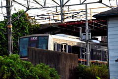 JR河内磐船駅を発車