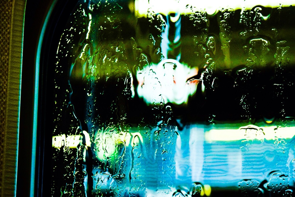 窓の外は雨・・・富山へ