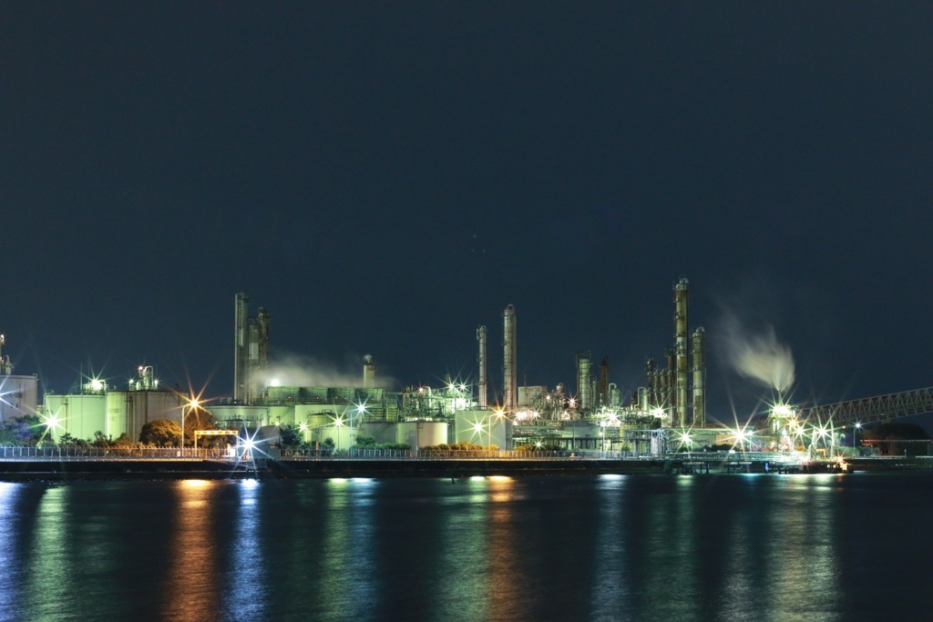 夜の工場地帯