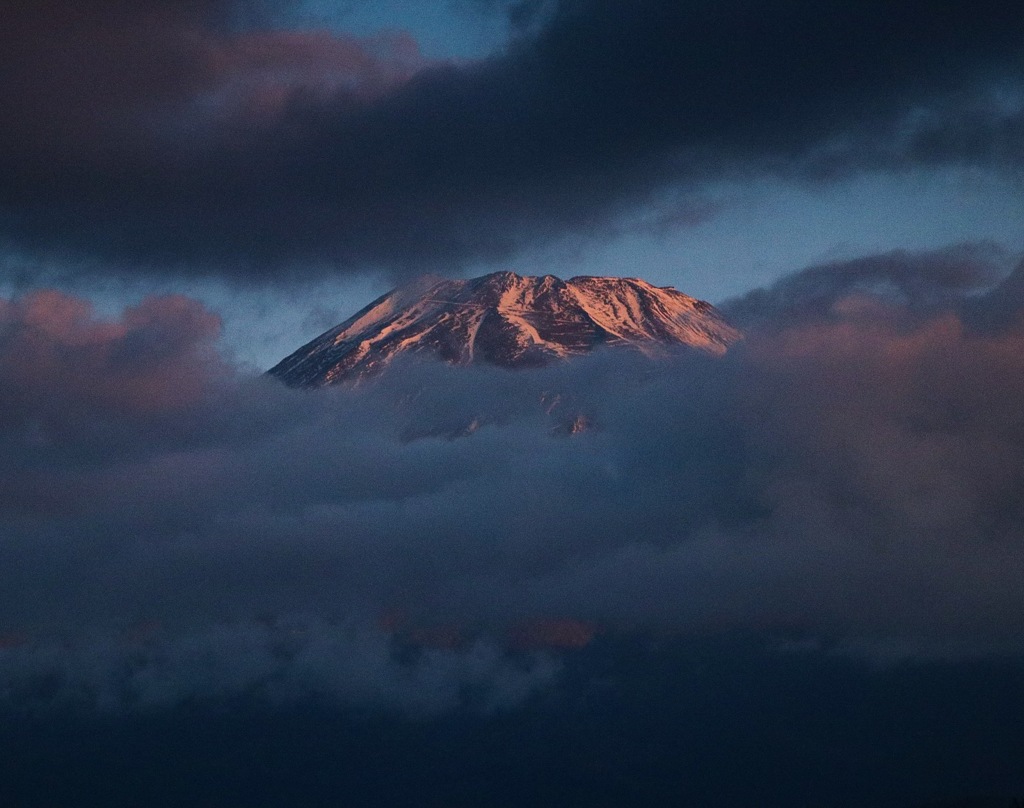 朝の富士山頂