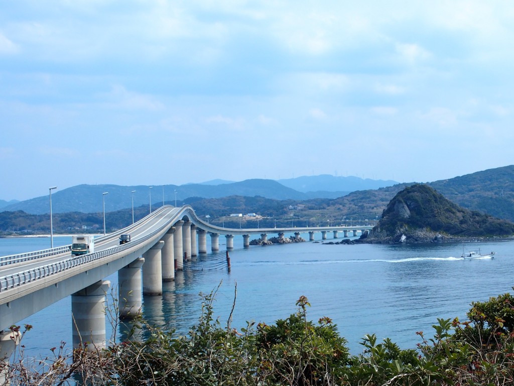 角島から見る大橋