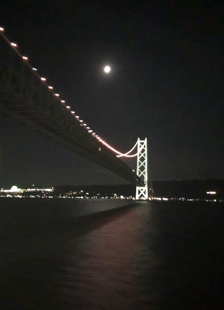 明石海峡大橋（フェリーから）