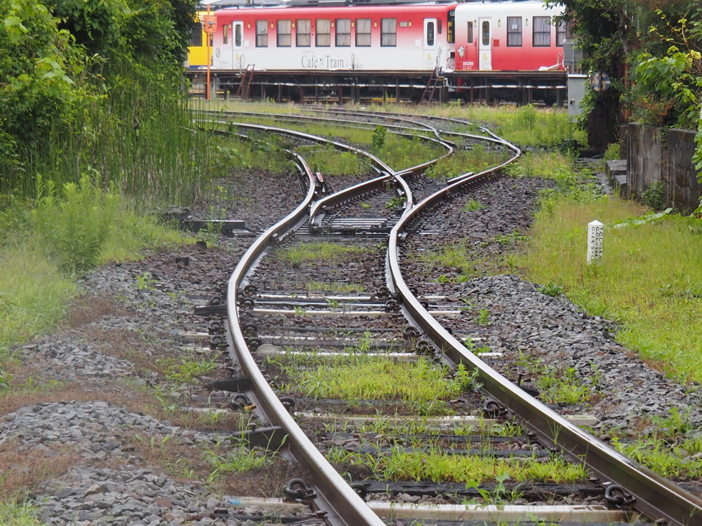 駅へ続く線路