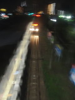 「2番線に電車が入ります。下がってお待ちください。」