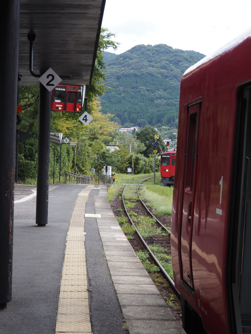 ホームにて