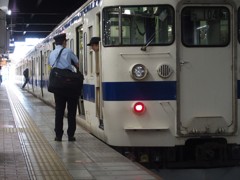 ホームにて