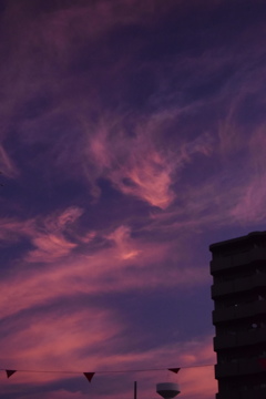 明けの空の雲