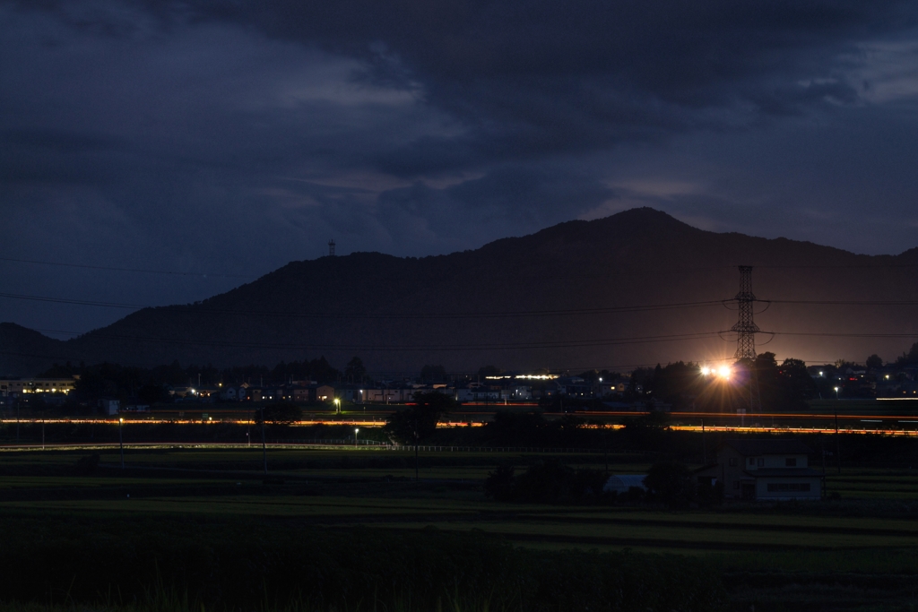 東北道とアンテナ山