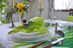 爽やかな黄緑のテーブル