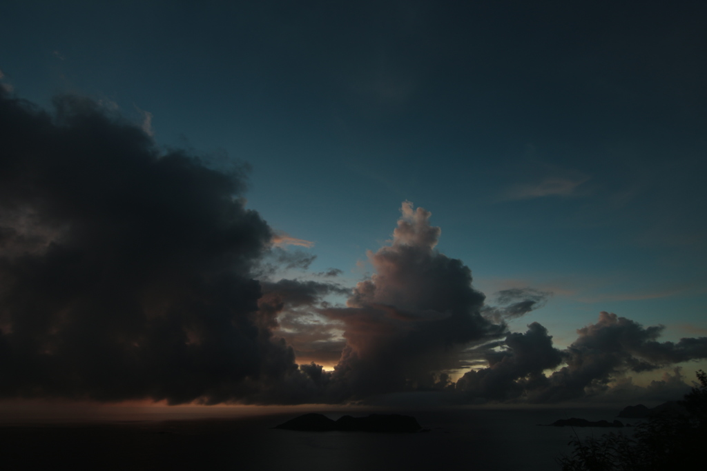 重い空