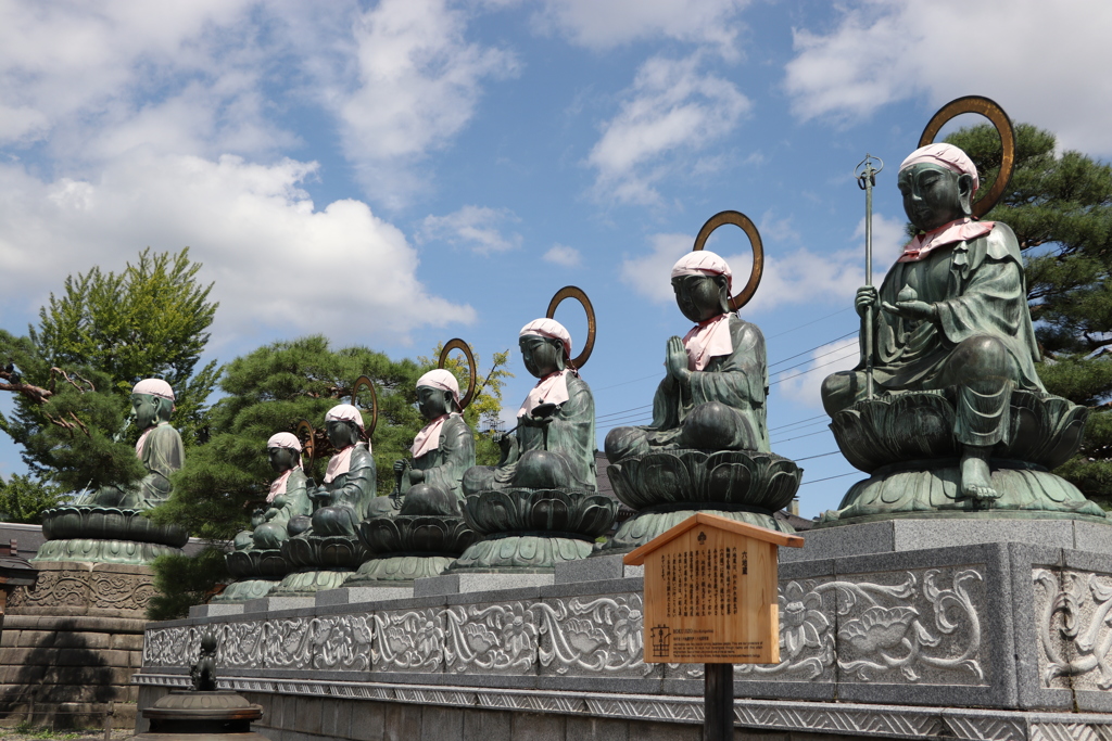 濡れ仏と六地蔵