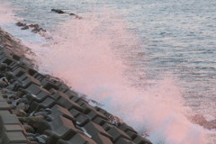 109081088_Unknown 波高い