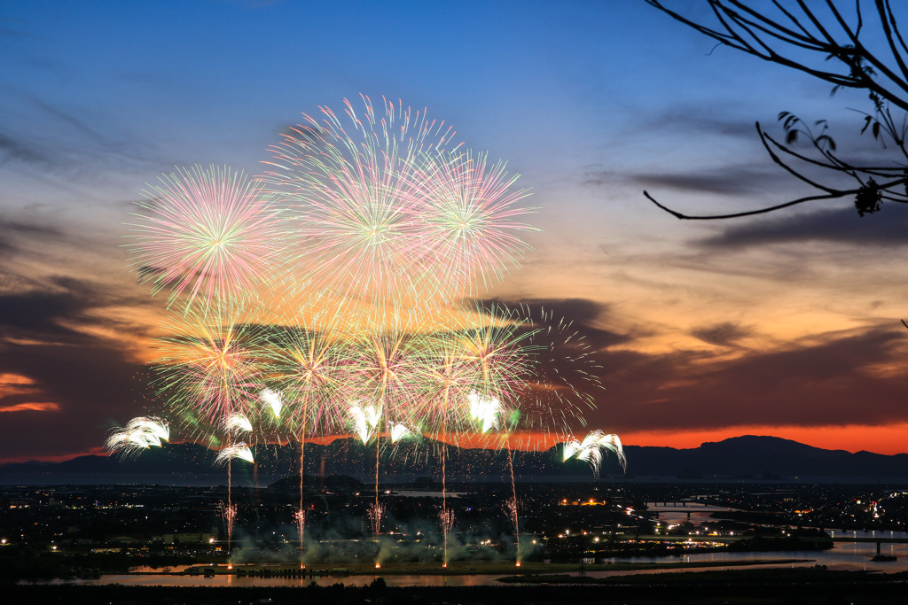 夕焼けと花火