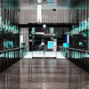 反響する硝子の大廊下（東京国際フォーラム）