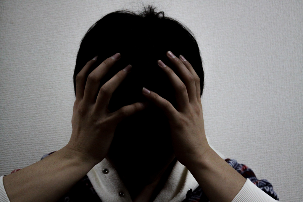 顔がブラックホールになった男