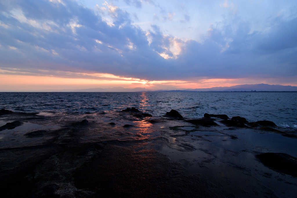 江ノ島の海　赤い道