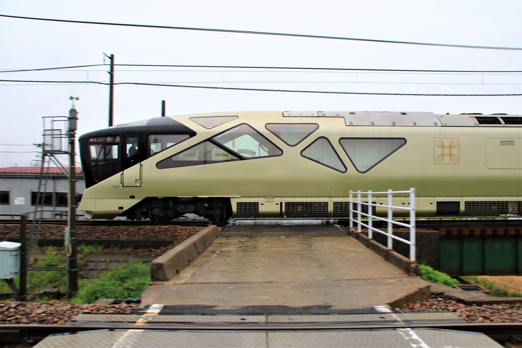 TRAIN SUITE 四季島