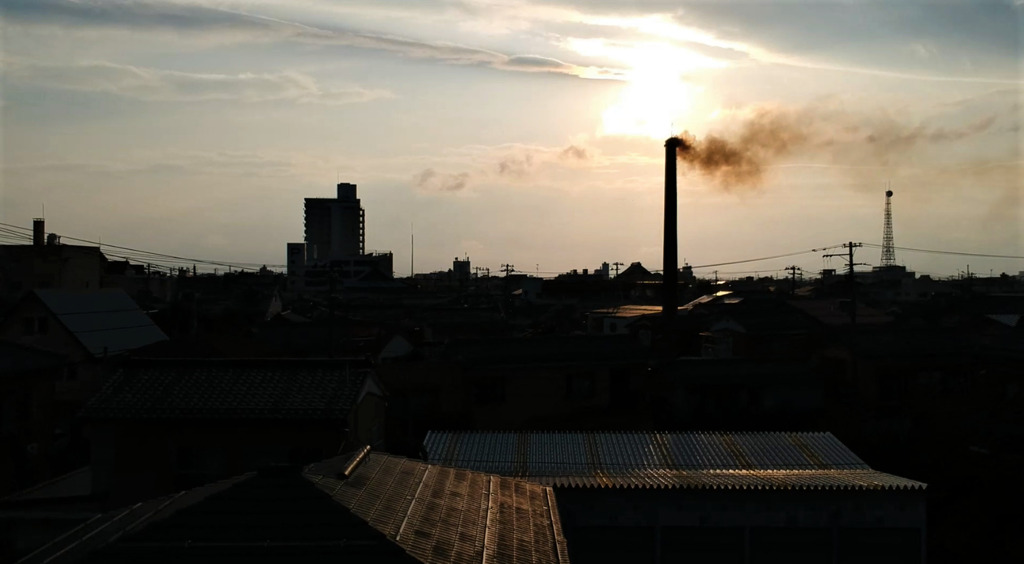 煙突がある町
