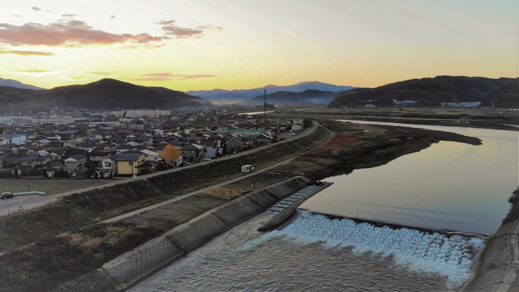 朝焼けの風景（ドローン空撮）