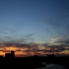 夕景と二つの飛行機雲