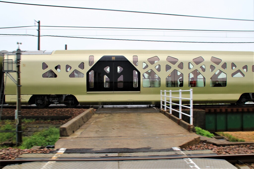 TRAIN SUITE 四季島
