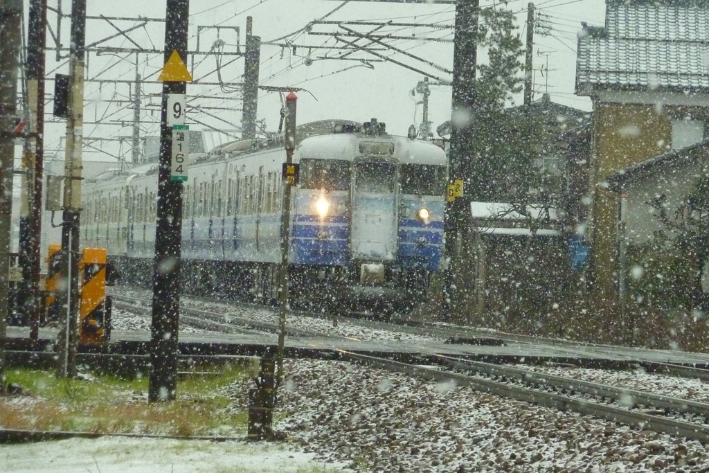 雪の中を