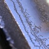 車のウィンドウにできた霜の結晶