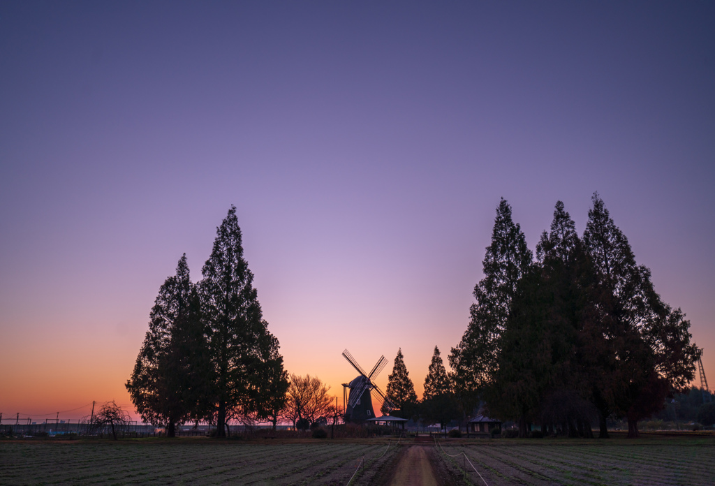 風車がある空風景