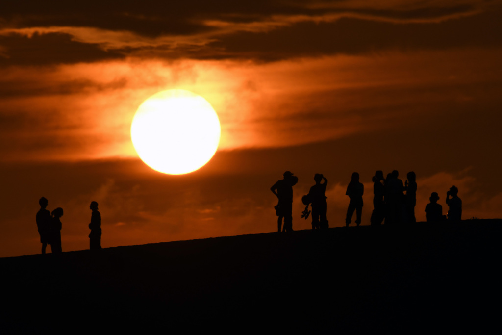 砂丘に沈む夕日