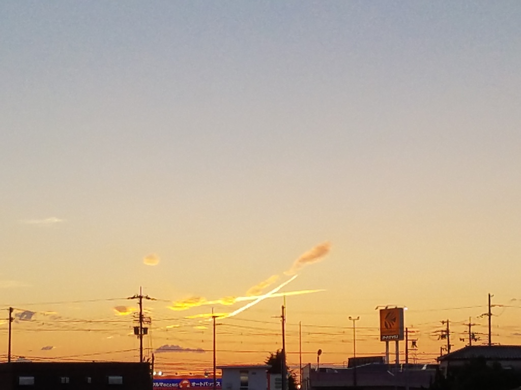 中秋の名月...交わる雲