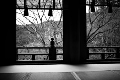 底冷えの間