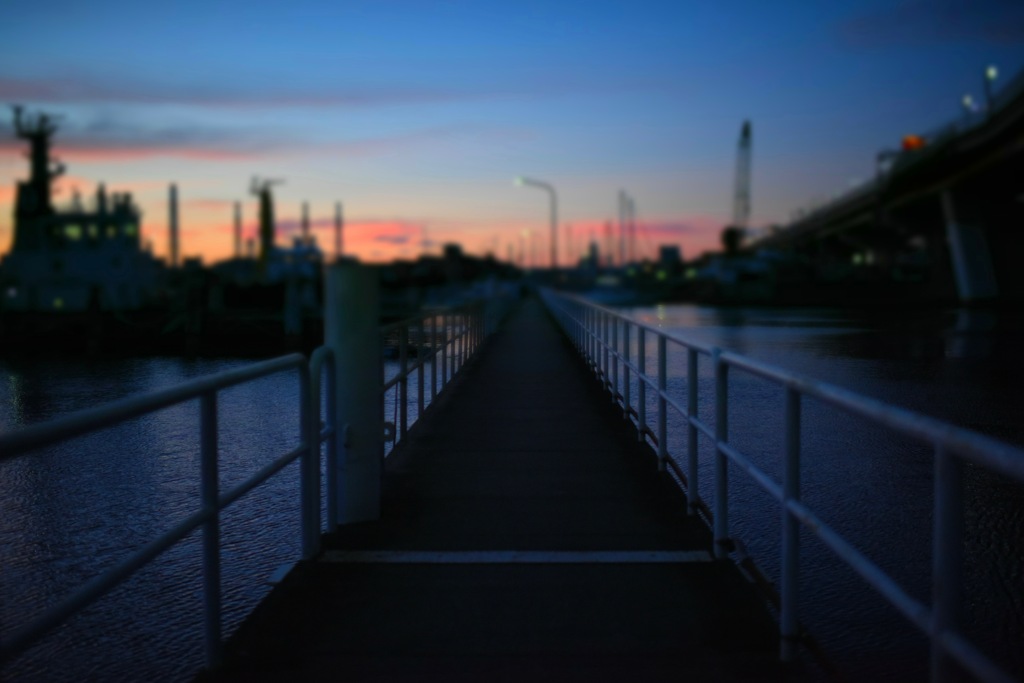 夕暮れの桟橋