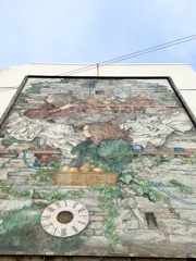 大きな壁画