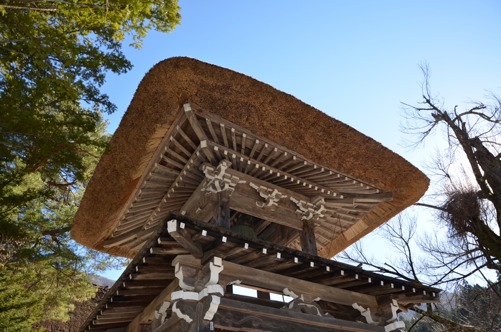 鐘桜（茅葺屋根）