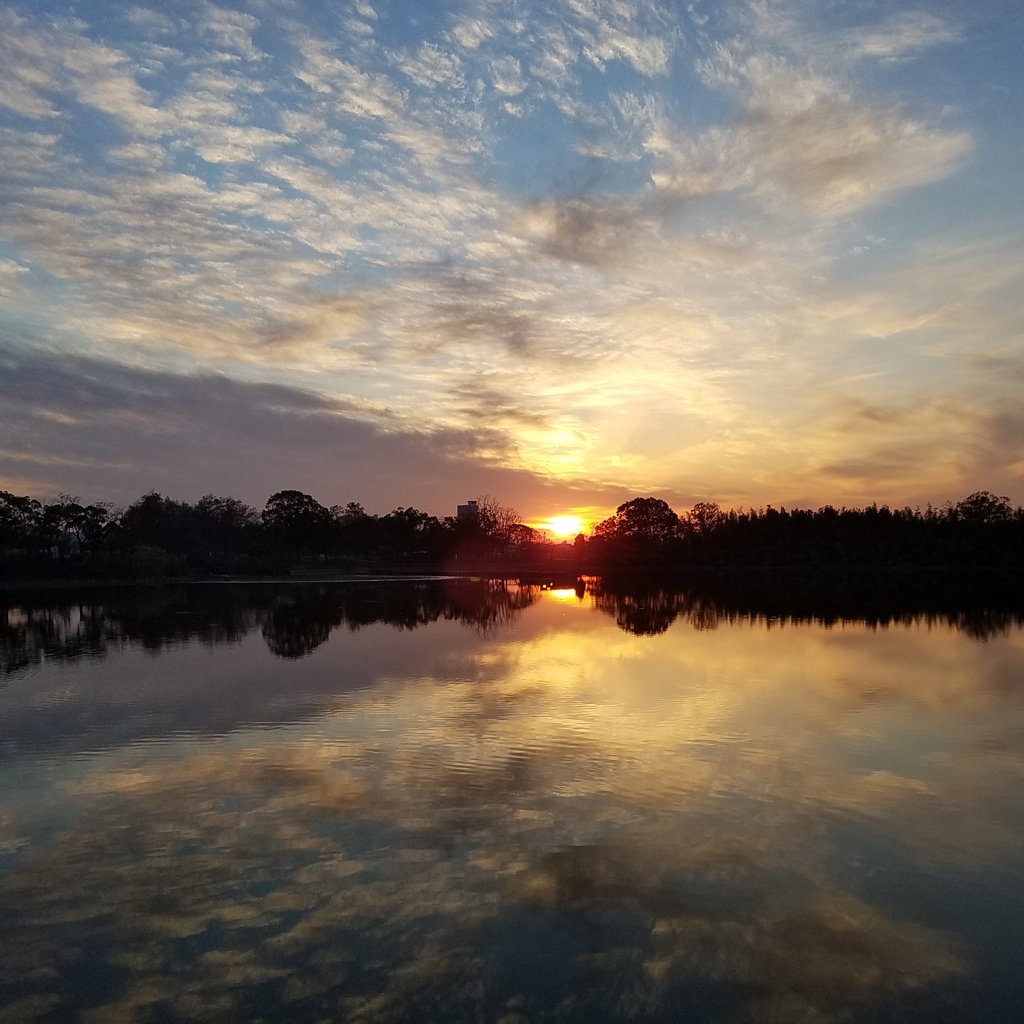 綺麗な夕日　ﾎｯと一息