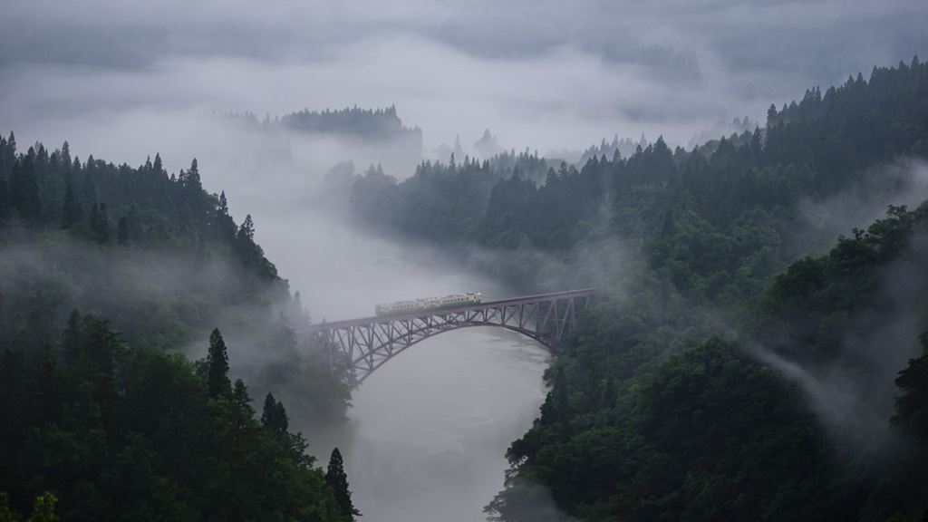 川霧に浮かぶ