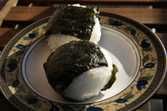 朝日のあたる おにぎり