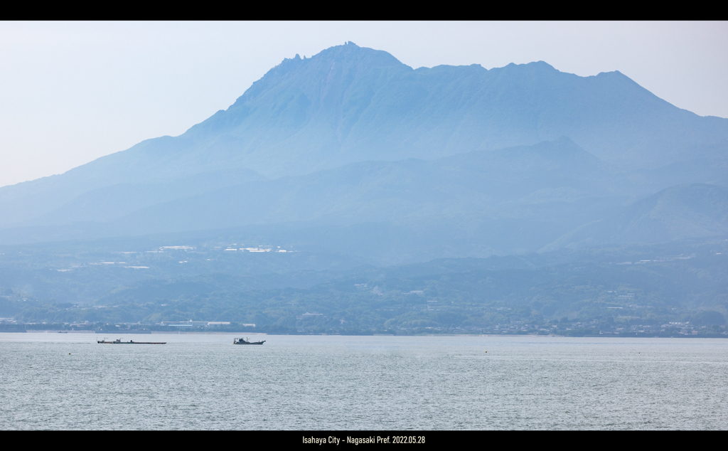 有明海越しの雲仙普賢岳