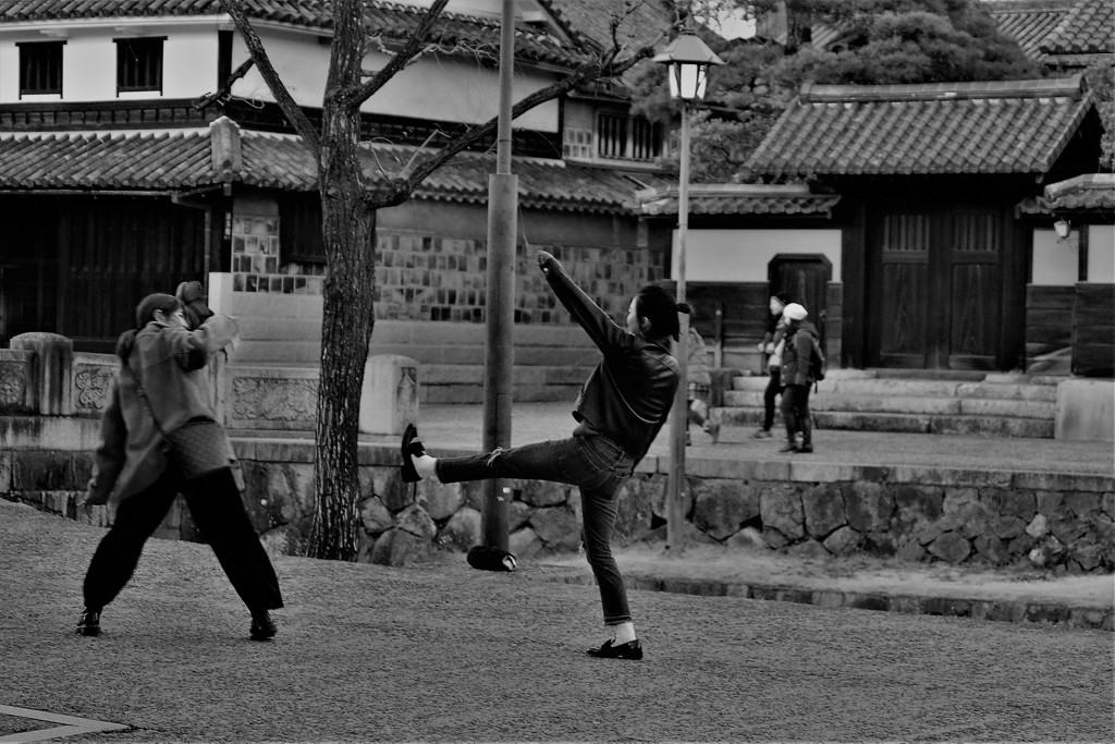 「Don't move！」