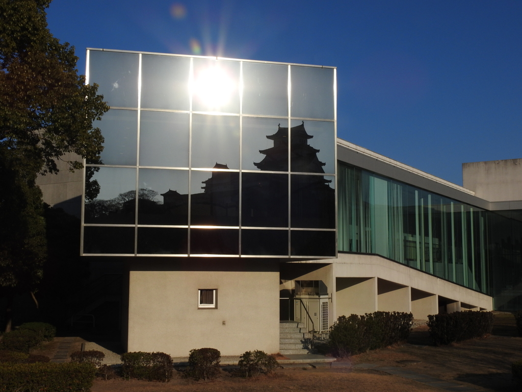 窓に写る姫路城