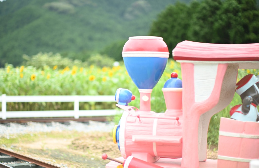 汽車ポッポと向日葵