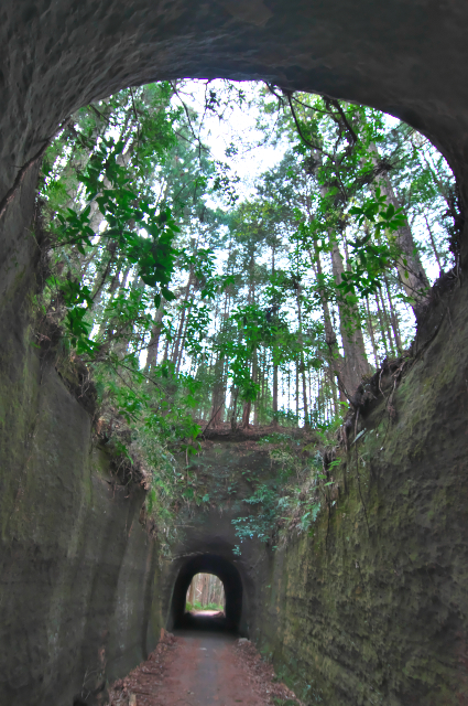不思議なトンネル
