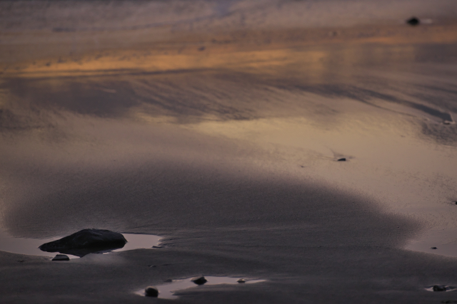 早朝の浜辺にて