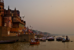 追憶：バラナシのガンジス川の朝